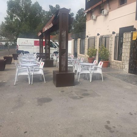 Meson Restaurante La Posada Hostal Calera y Chozas Kültér fotó
