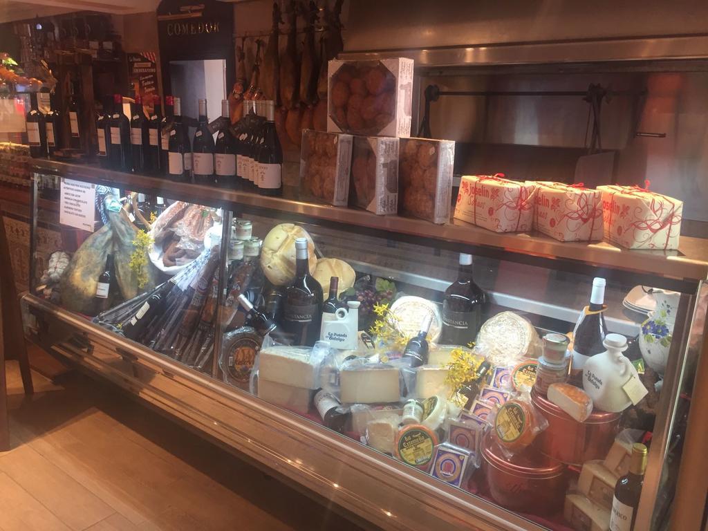 Meson Restaurante La Posada Hostal Calera y Chozas Kültér fotó