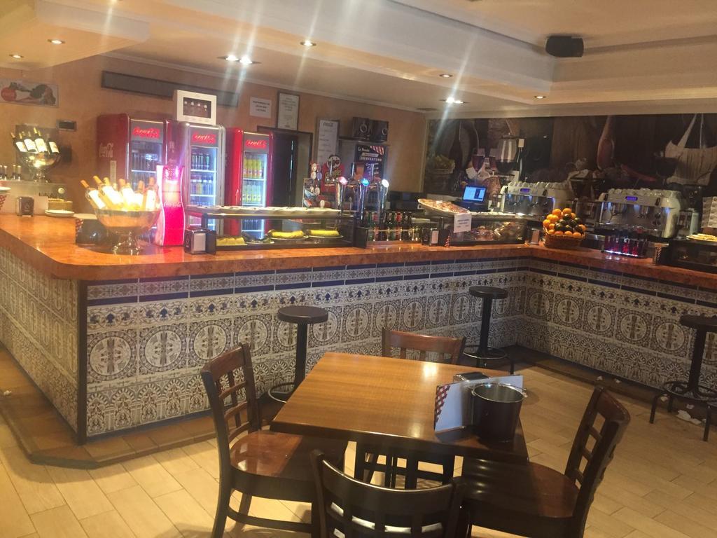 Meson Restaurante La Posada Hostal Calera y Chozas Kültér fotó